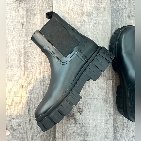 Fendi Black Leather Logo Platform Boots Size 38. - Picture 3 of 11